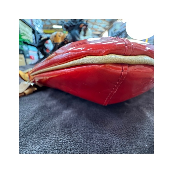 Louis Vuitton Vibrant Red Thompson Shoulder Bag - Picture 4 of 10
